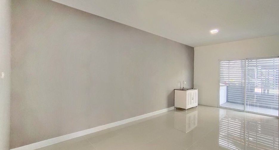 Casa adosada en venta de 3 habitaciones en Khlong Sam Wa, Bangkok