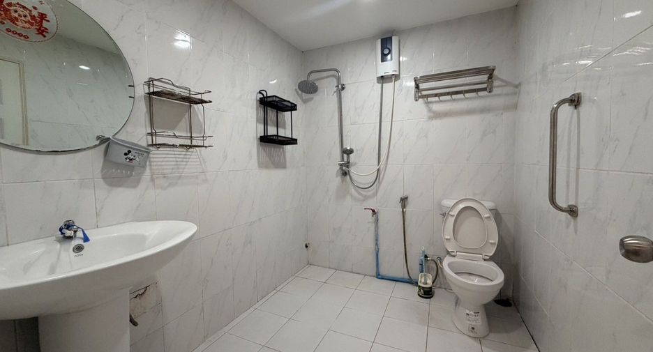 For sale and for rent 2 bedrooms condo in Huai Khwang, Bangkok