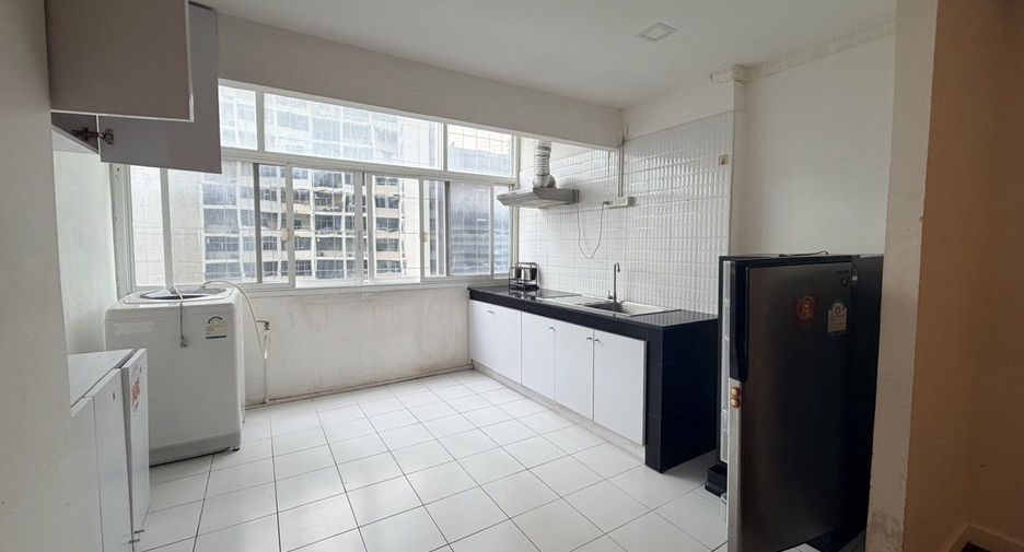 For sale and for rent 2 bedrooms condo in Huai Khwang, Bangkok