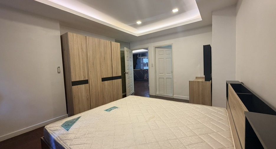 For sale and for rent 2 bedrooms condo in Huai Khwang, Bangkok