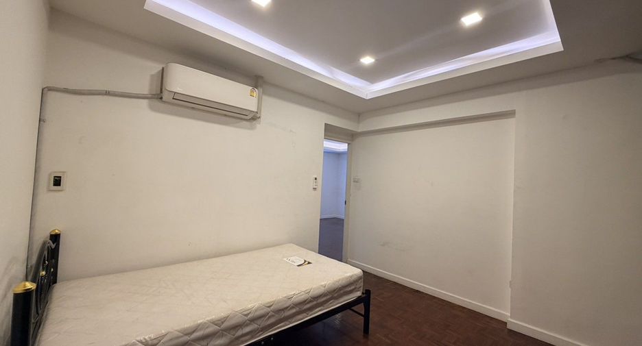 For sale and for rent 2 bedrooms condo in Huai Khwang, Bangkok