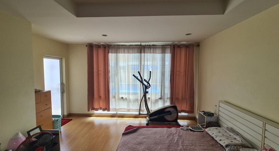 Reihenhaus zum Kauf mit 3 Zimmer in Phra Khanong, Bangkok