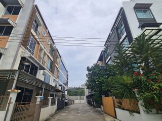 Reihenhaus zum Kauf mit 3 Zimmer in Phra Khanong, Bangkok