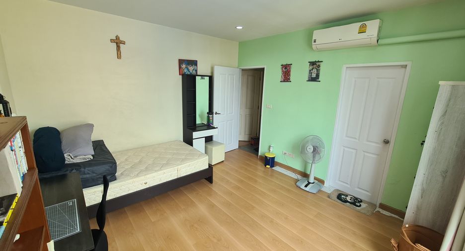 Reihenhaus zum Kauf mit 3 Zimmer in Phra Khanong, Bangkok