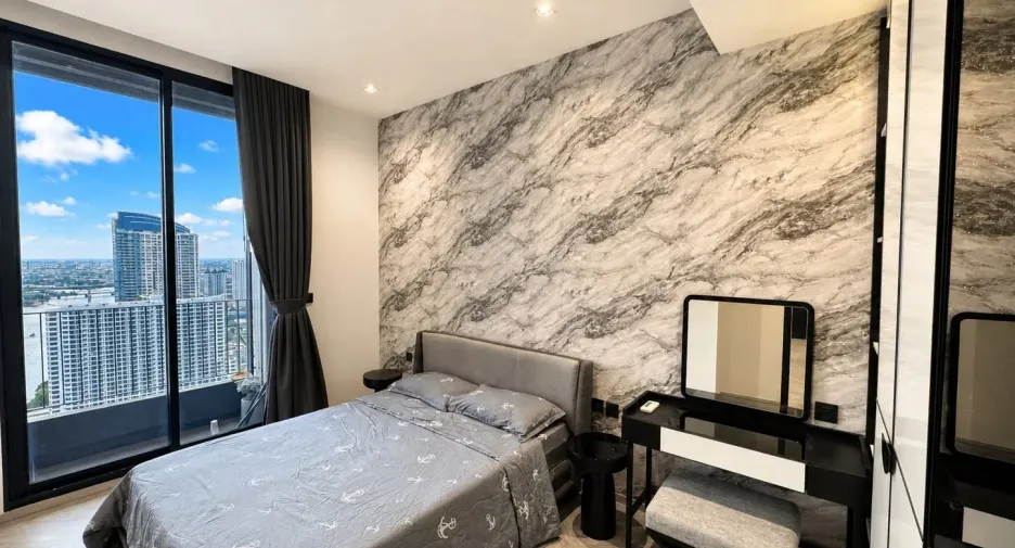 For rent 2 bedrooms condo in Khlong San, Bangkok