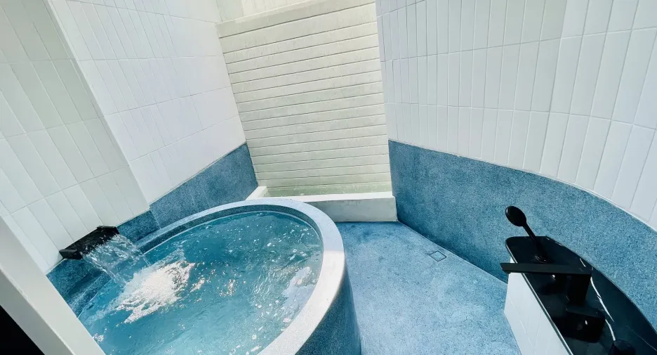 For rent 2 bedrooms condo in Khlong San, Bangkok