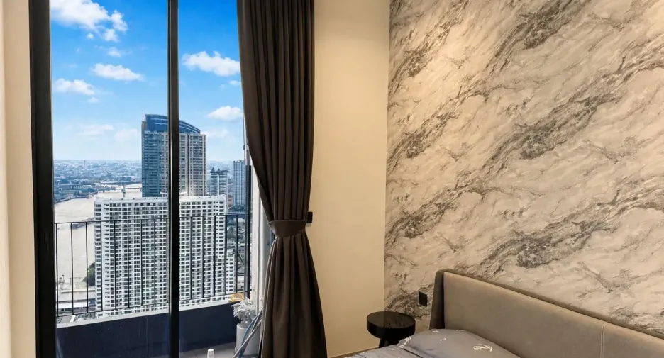 For rent 2 bedrooms condo in Khlong San, Bangkok