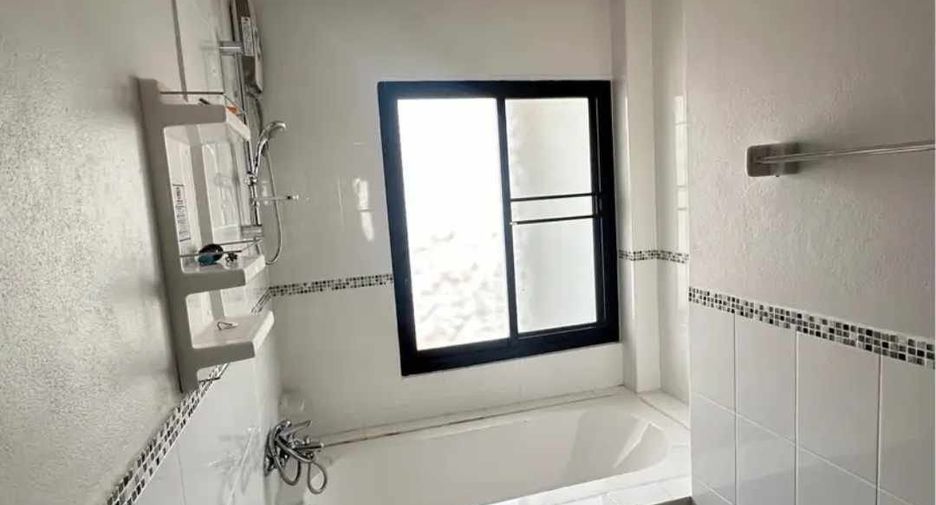 For rent 3 bedrooms townhouse in Mueang Phuket, Phuket