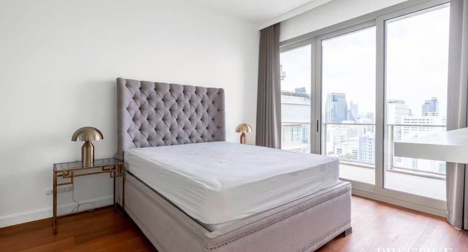 Wohnung zur Miete mit 2 Zimmer in Pathum Wan, Bangkok
