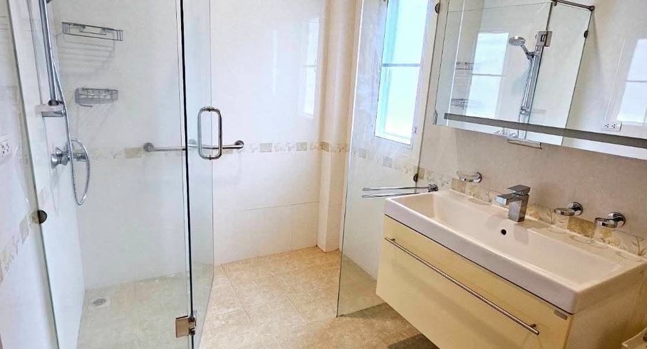 Haus zur Miete mit 3 Zimmer in Bang Lamung, Chonburi