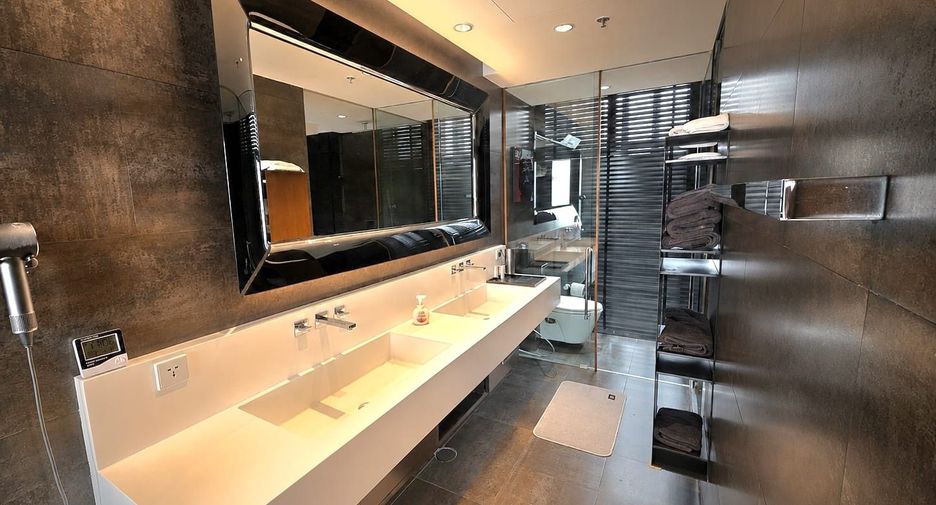 À louer 3 chambres condo à Sathon, Bangkok