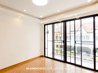 For sale 4 bedrooms townhouse in Wang Thonglang, Bangkok