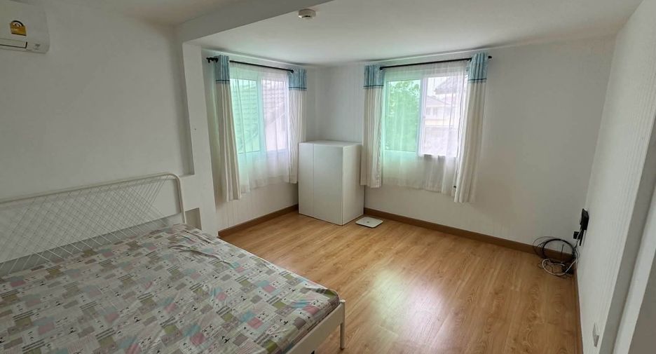 For rent 3 bedrooms house in Saphan Sung, Bangkok