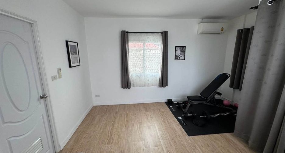For rent 3 bedrooms house in Saphan Sung, Bangkok