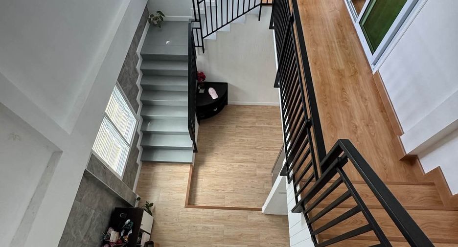 For rent 3 bedrooms house in Saphan Sung, Bangkok