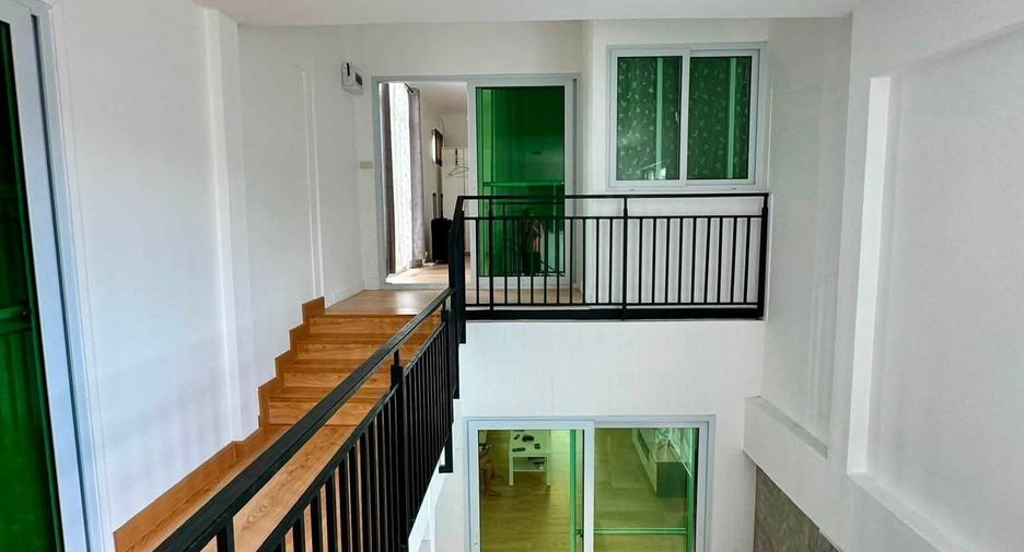 For rent 3 bedrooms house in Saphan Sung, Bangkok
