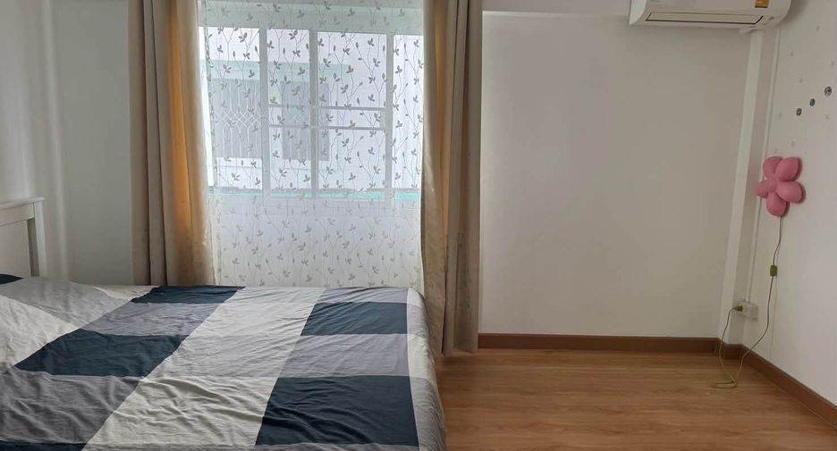 For rent 3 bedrooms house in Saphan Sung, Bangkok