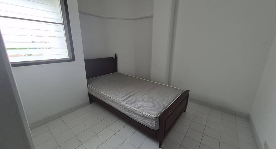 For rent 3 bedrooms condo in Sathon, Bangkok