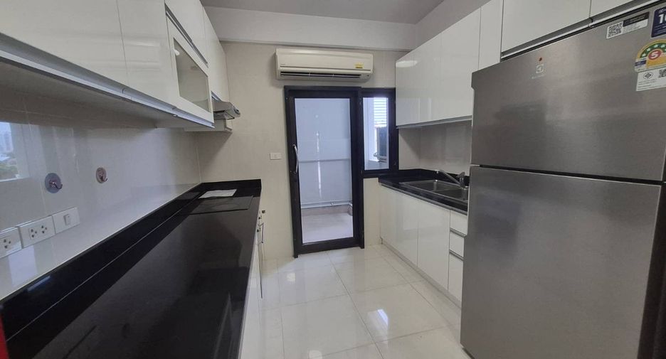 For rent 3 bedrooms condo in Sathon, Bangkok