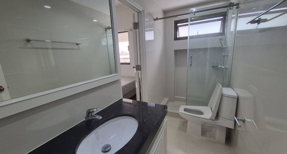 For rent 3 bedrooms condo in Sathon, Bangkok