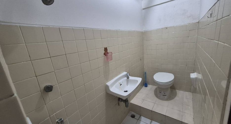 For rent 3 bedrooms condo in Sathon, Bangkok