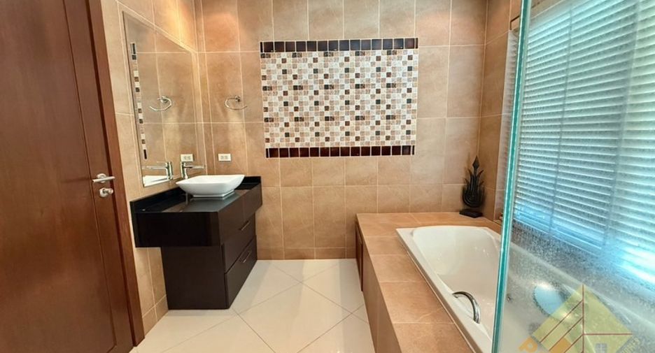 For rent and for sale 3 bedrooms house in Bang Lamung, Chonburi
