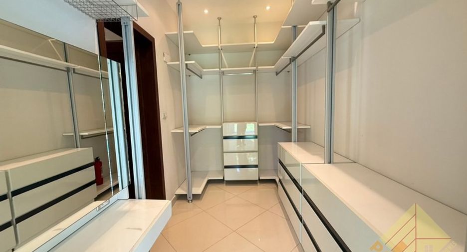 For rent and for sale 3 bedrooms house in Bang Lamung, Chonburi