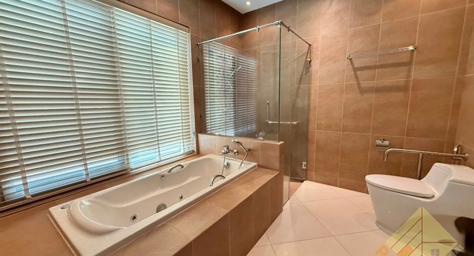 For rent and for sale 3 bedrooms house in Bang Lamung, Chonburi