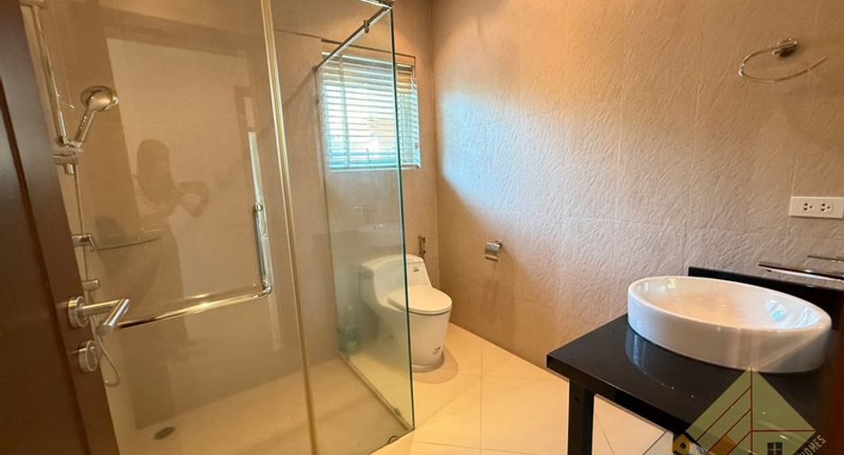For rent and for sale 3 bedrooms house in Bang Lamung, Chonburi