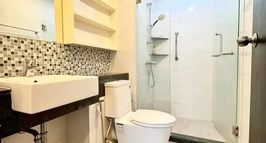 For rent 1 bed condo in Khlong Toei, Bangkok