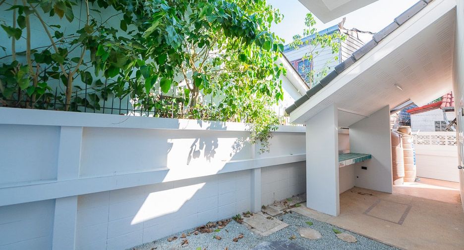 Haus zum Kauf mit 4 Zimmer in Bang Lamung, Chonburi