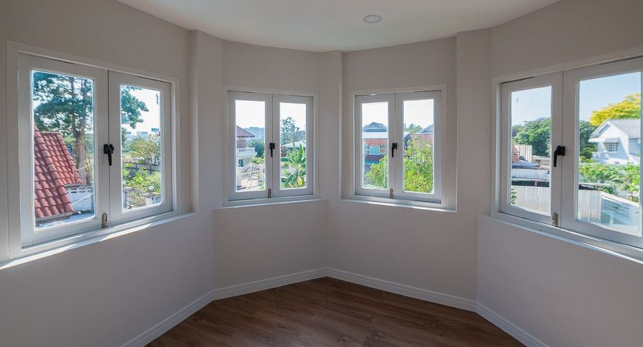 Haus zum Kauf mit 4 Zimmer in Bang Lamung, Chonburi