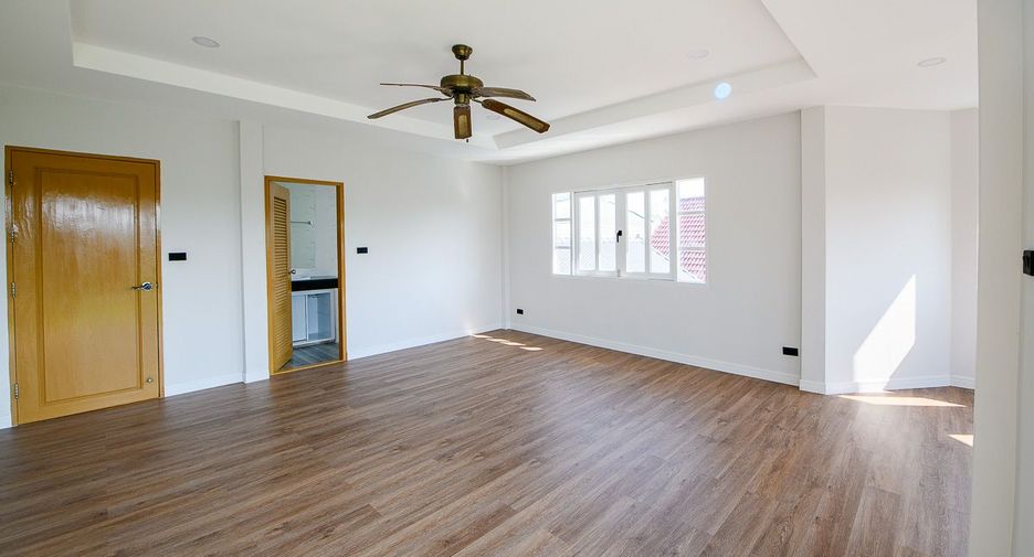 Haus zum Kauf mit 4 Zimmer in Bang Lamung, Chonburi