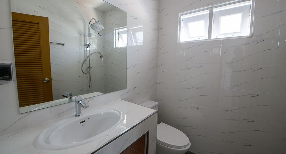 Haus zum Kauf mit 4 Zimmer in Bang Lamung, Chonburi