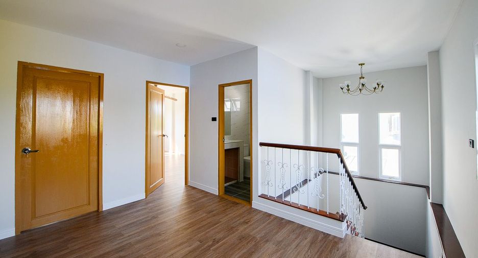 Haus zum Kauf mit 4 Zimmer in Bang Lamung, Chonburi