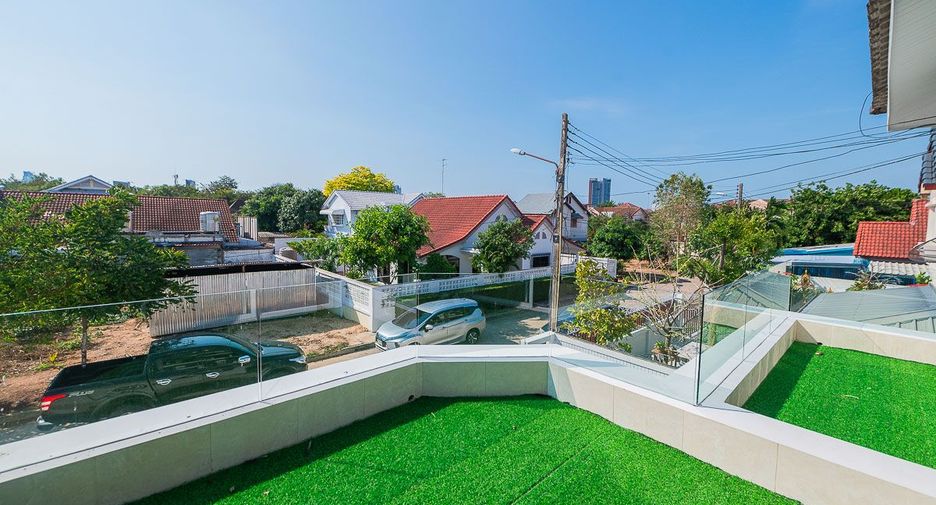 Haus zum Kauf mit 4 Zimmer in Bang Lamung, Chonburi