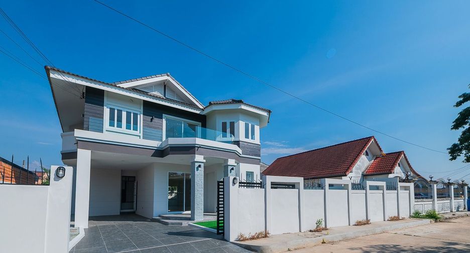 Haus zum Kauf mit 4 Zimmer in Bang Lamung, Chonburi