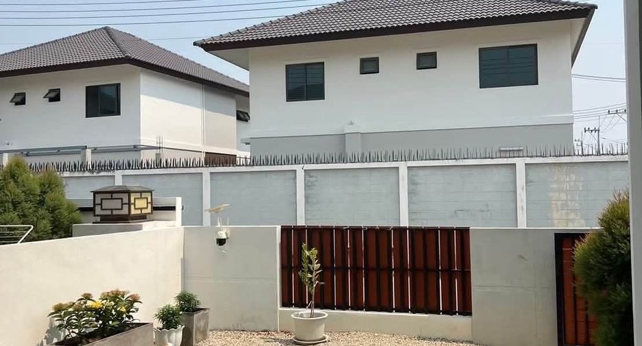 For rent 3 bedrooms house in Saraphi, Chiang Mai