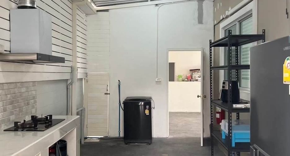 For rent 3 bedrooms house in Saraphi, Chiang Mai