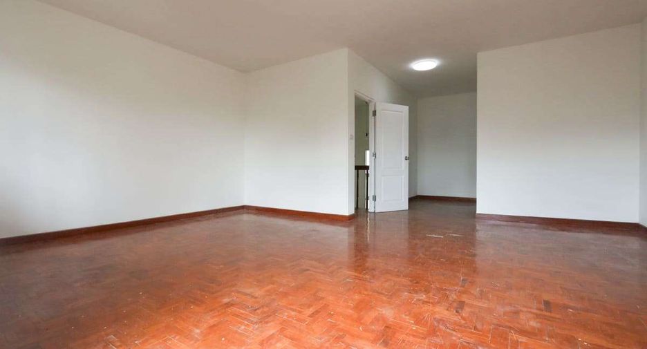 Casa en venta de 4 habitaciones en San Kamphaeng, Chiang Mai