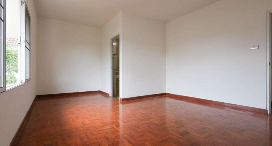 Casa en venta de 4 habitaciones en San Kamphaeng, Chiang Mai