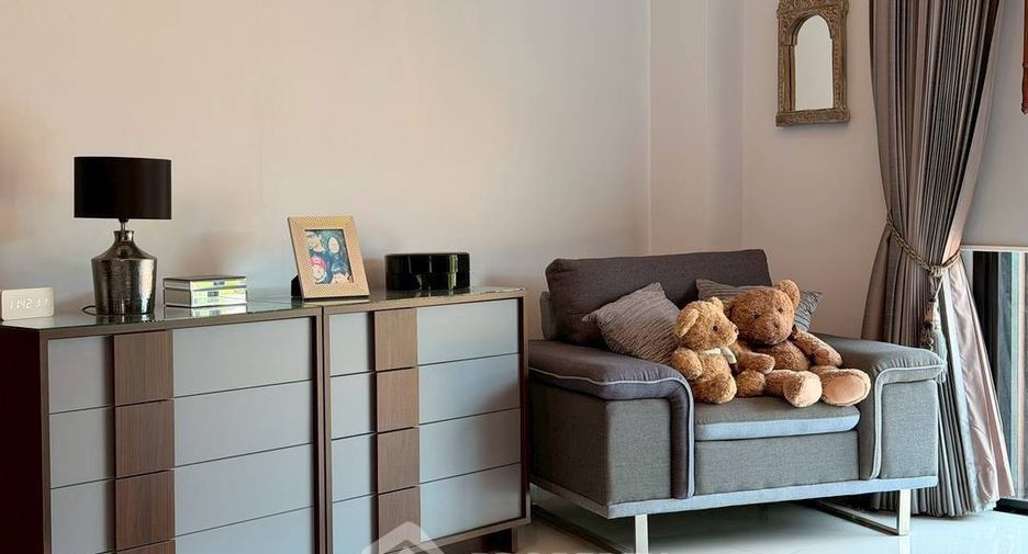 For sale 4 bedrooms house in Mueang Chon Buri, Chonburi