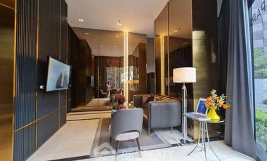 For sale 3 bedrooms condo in Huai Khwang, Bangkok