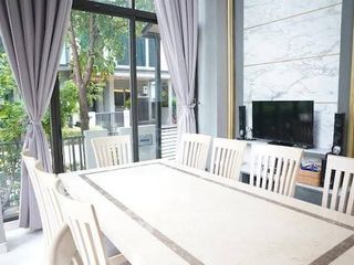 Casa en venta de 5 habitaciones en Wang Thonglang, Bangkok