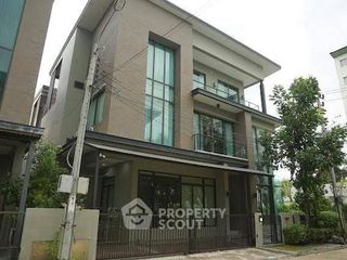 Casa en venta de 5 habitaciones en Wang Thonglang, Bangkok