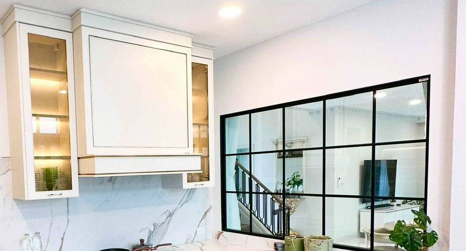 À vendre 4 chambres maison à Saphan Sung, Bangkok