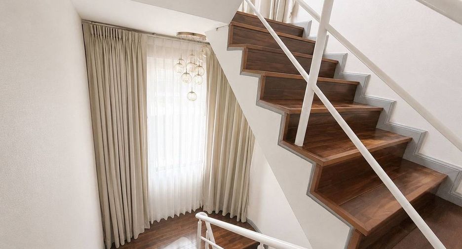 Villa zum Kauf mit 4 Zimmer in Bang Lamung, Chonburi