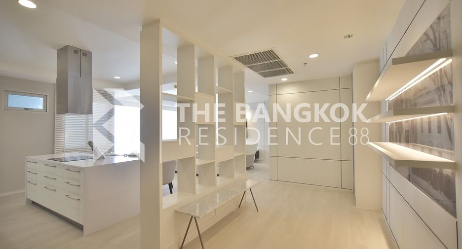 À louer 3 chambres condo à Khlong Toei, Bangkok