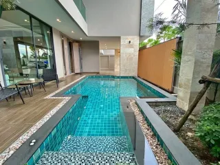 À louer et à vendre 4 chambres maison à Bang Lamung, Chonburi