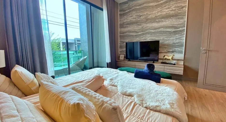 À louer et à vendre 4 chambres maison à Huay Yai, Pattaya